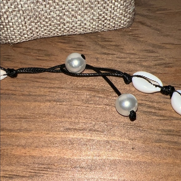 EUC - Vintage Elegant Shell and Pearl Necklace - Picture 5 of 7